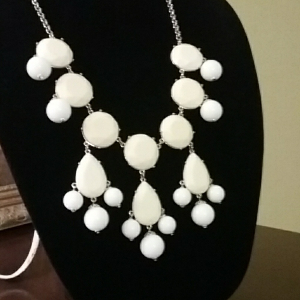 Statement necklace - Picture 3 of 8
